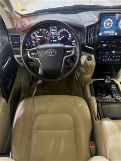 تۆیۆتا لاند کروزەر